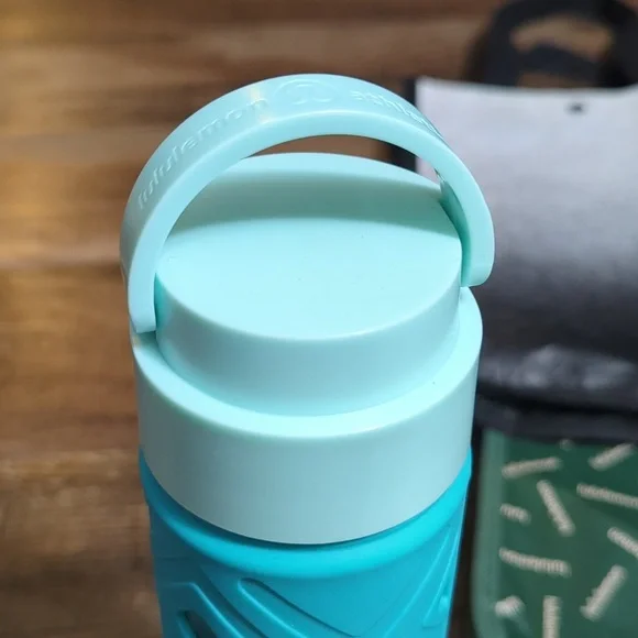 Lululemon - 2 Small Reusable Tote Gift Bags and Glass Water Bottle With Silicone - Picture 5 of 15